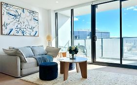 Luxury Cbd Apartment, Level 14 Views, Walk To Canberra Centre & Dining & Free Parking